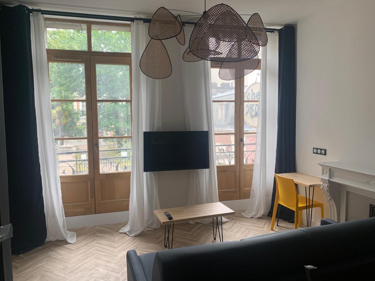 Pau'S Appart - Pau Centre Екстер'єр фото